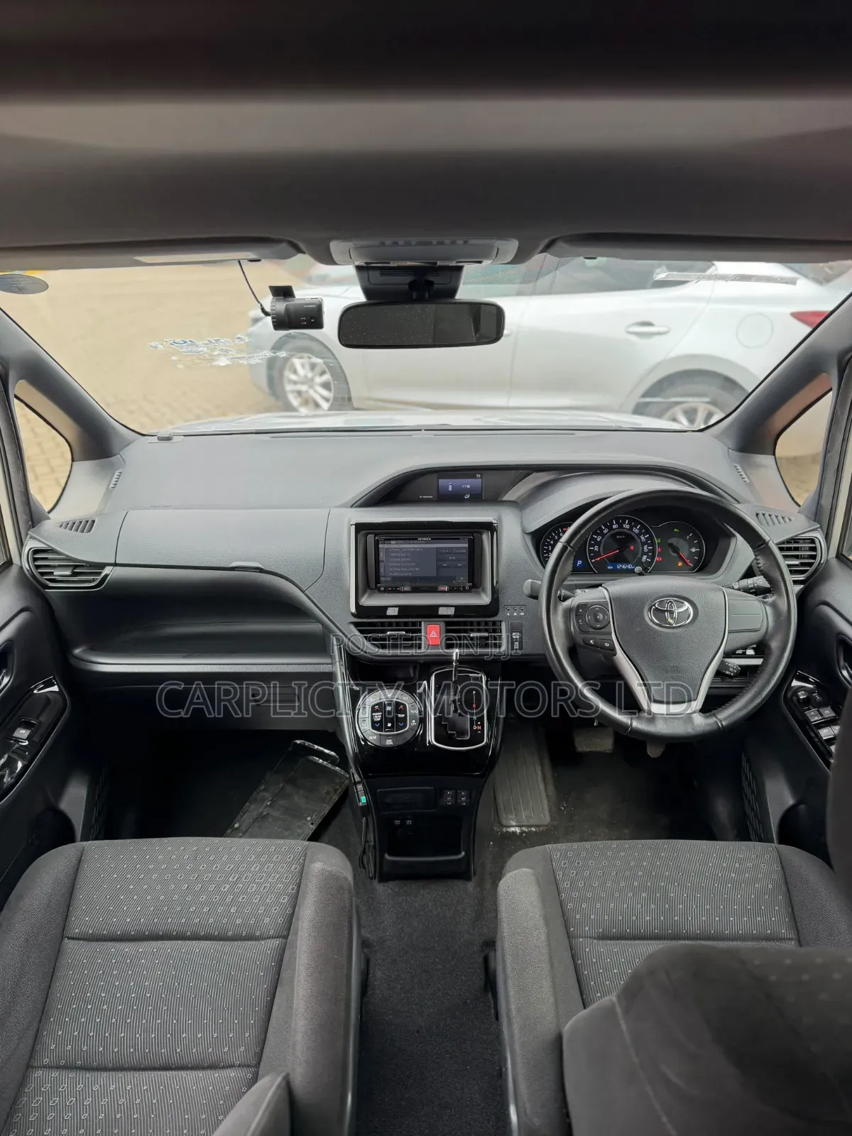 Toyota Voxy 2019 Silver