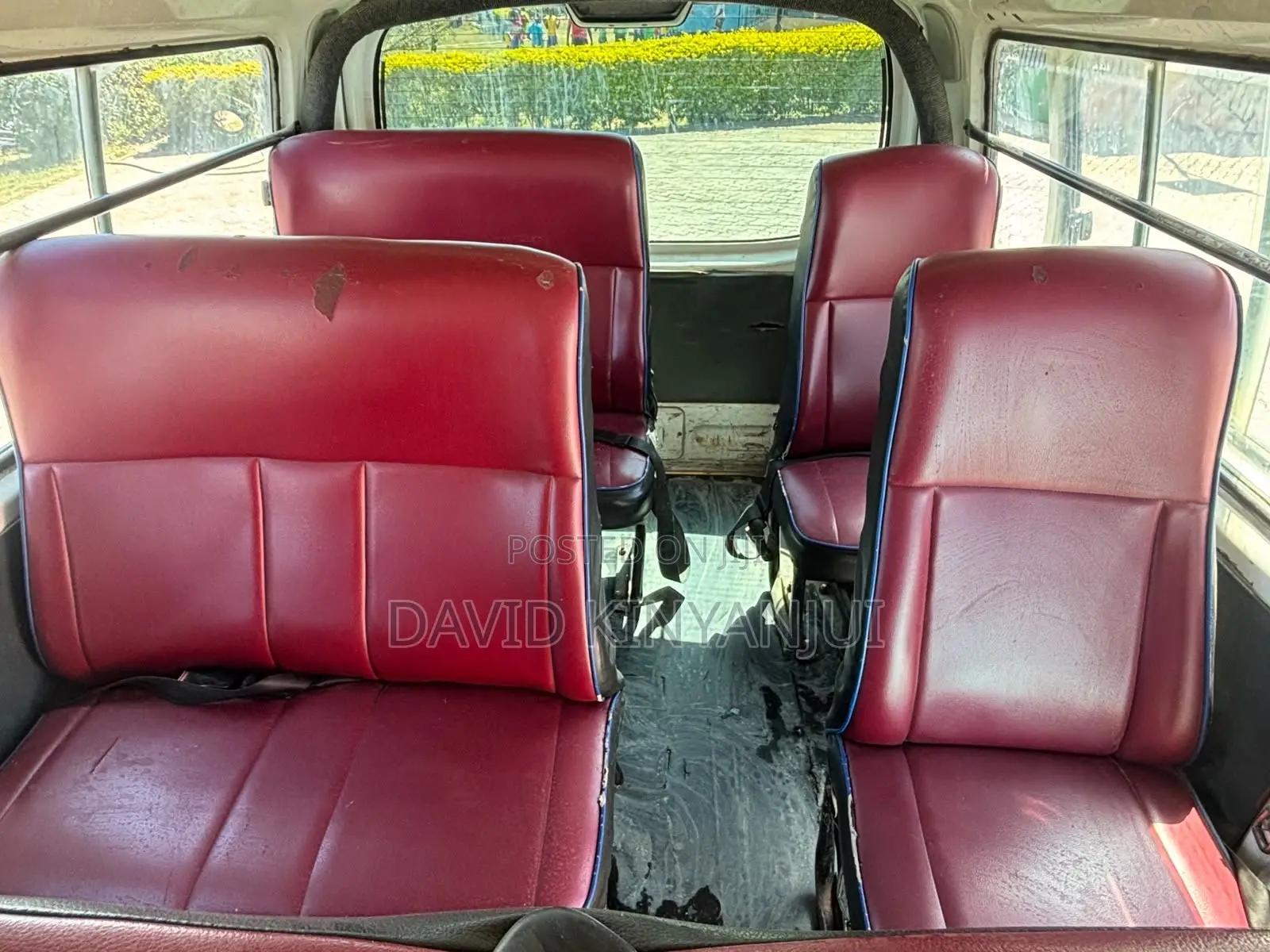 Nissan Caravan (Urvan) 2009 Yellow
