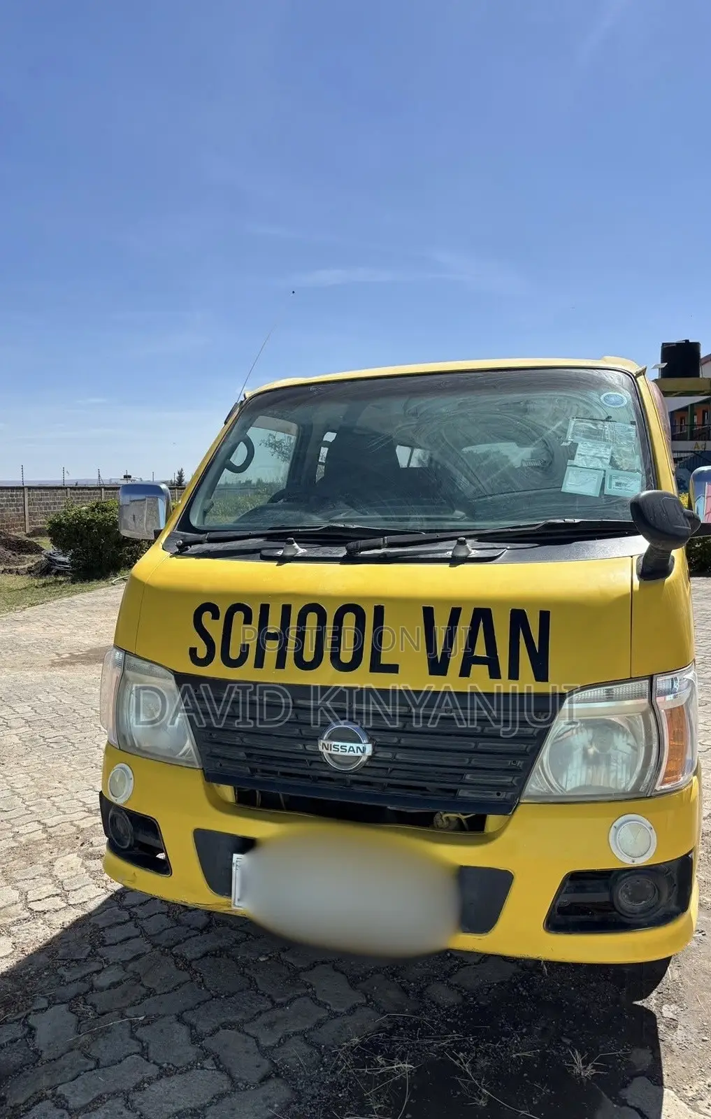Nissan Caravan (Urvan) 2009 Yellow