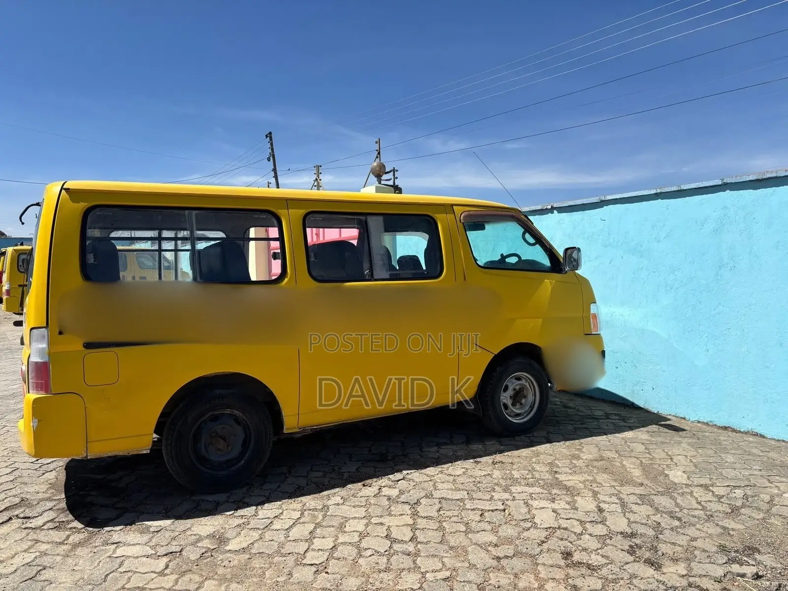 Nissan Caravan (Urvan) 2009 Yellow