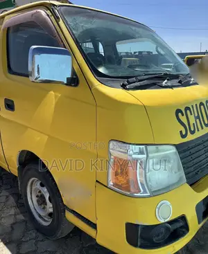 Nissan Caravan (Urvan) 2009 Yellow