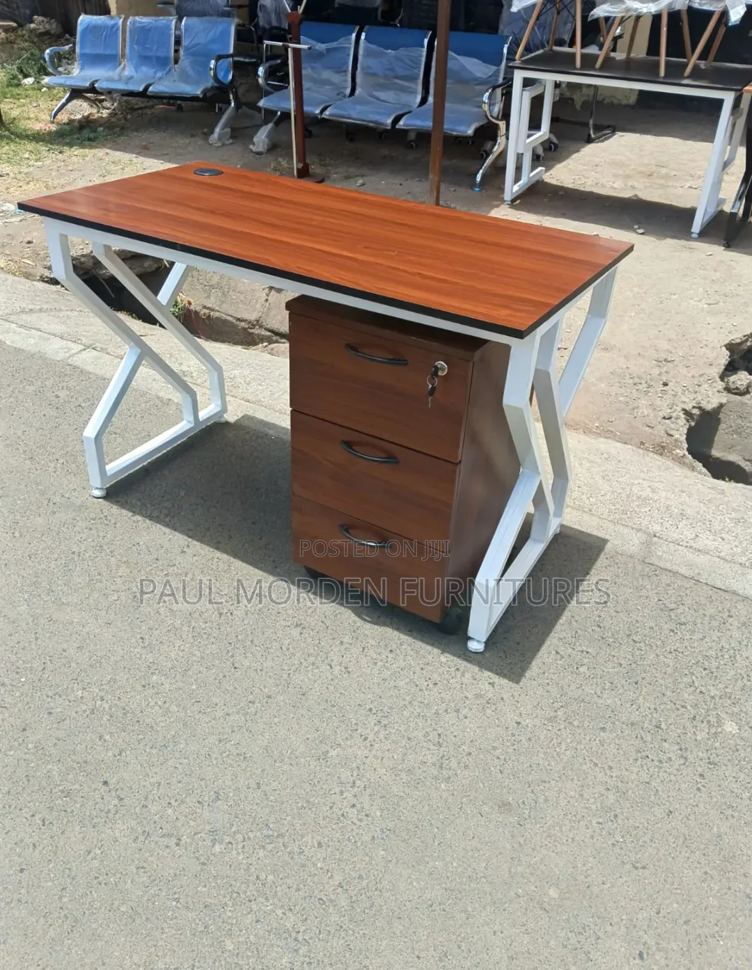 Black Stand Computer Table