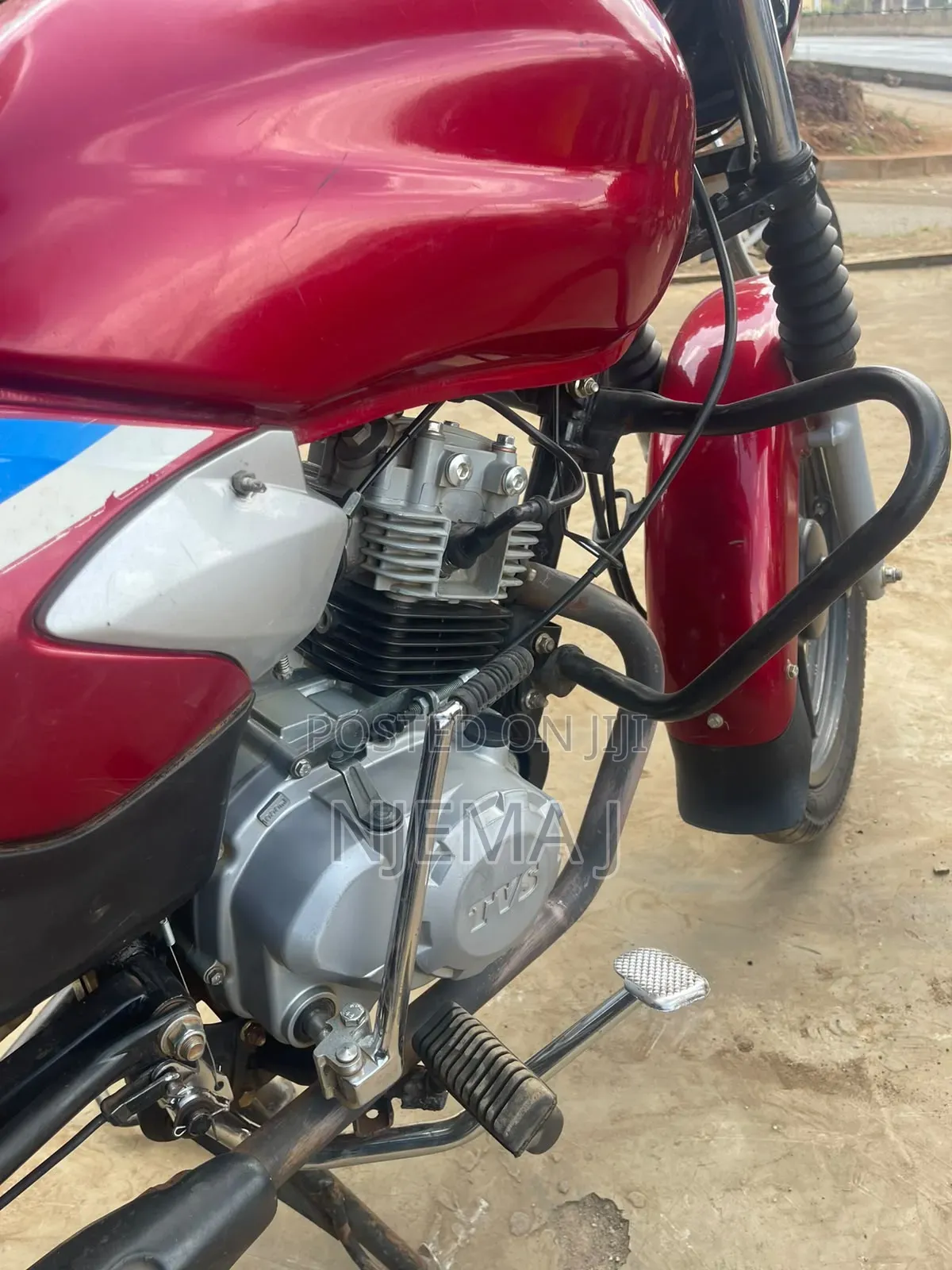 TVS HLX 125 2025 Red