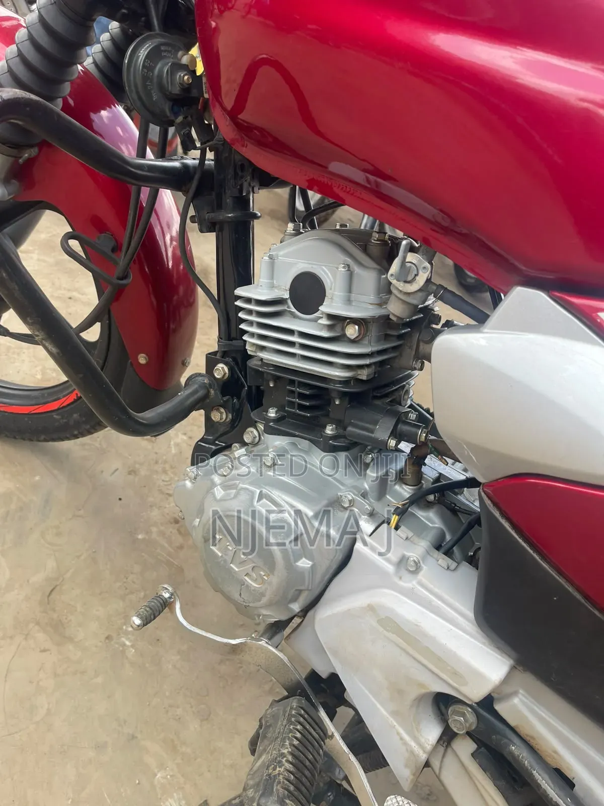 TVS HLX 125 2025 Red