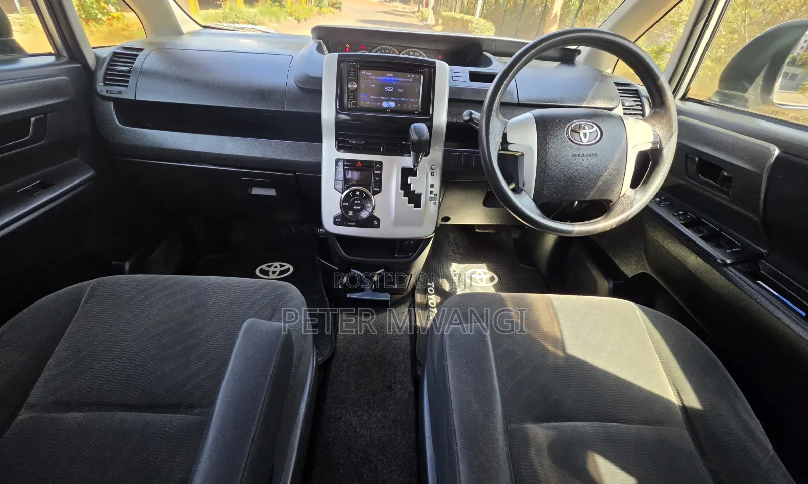 Toyota Noah 2012 Silver
