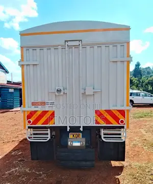 Mitsubishi Fuso 2023 White