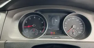 Volkswagen Golf 2015 Red