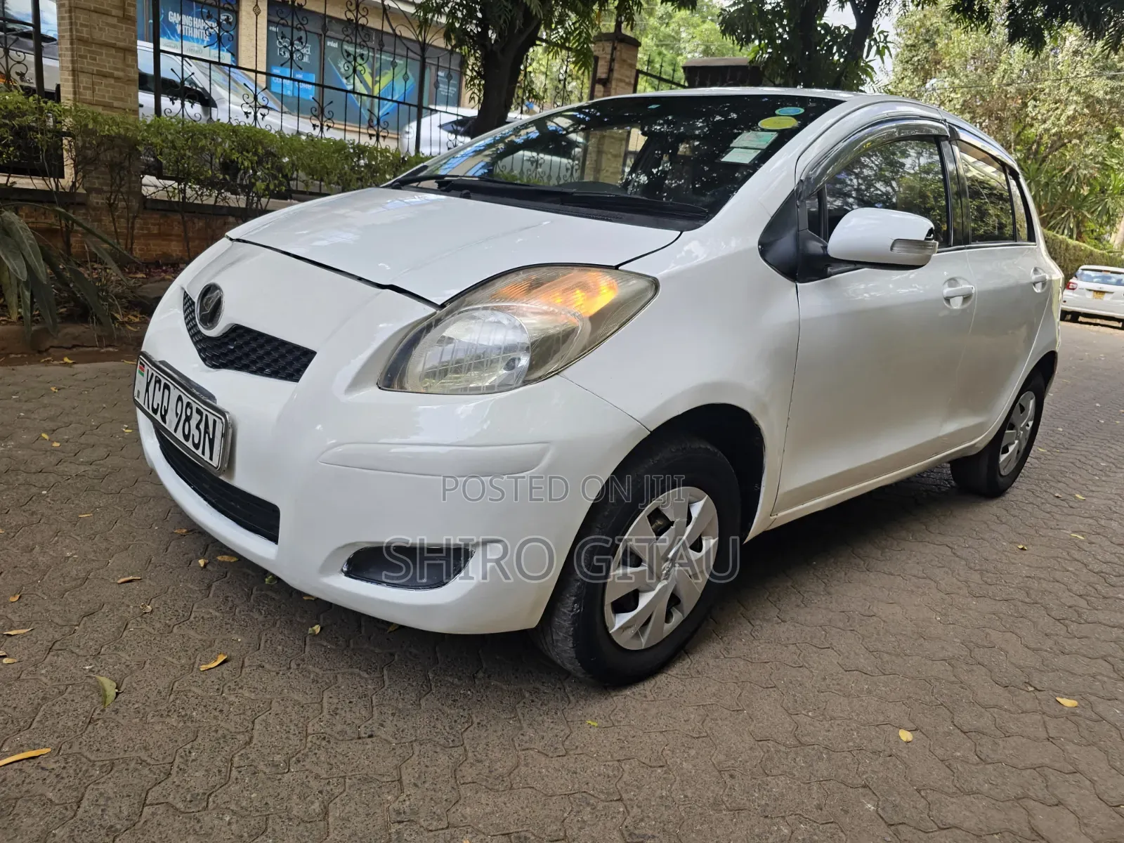 Toyota Vitz 2011 White