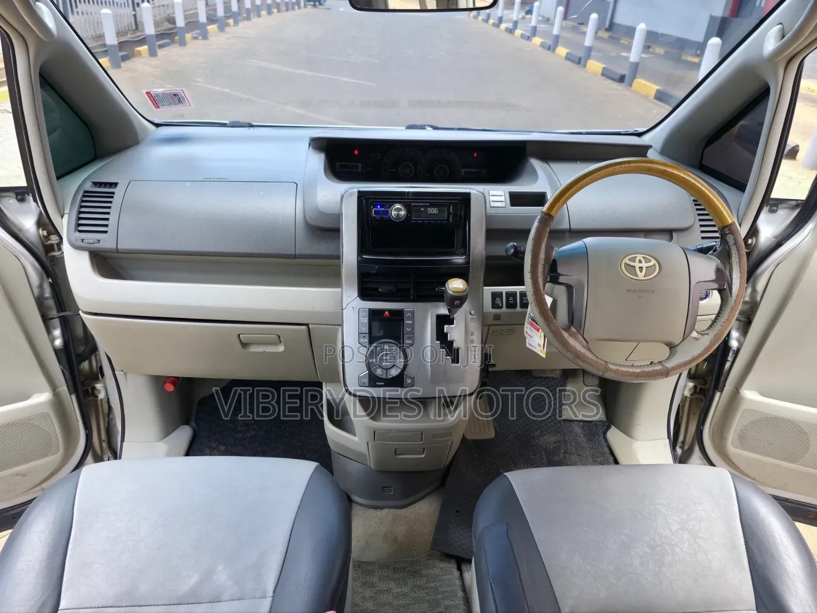Toyota Noah 2008 Silver