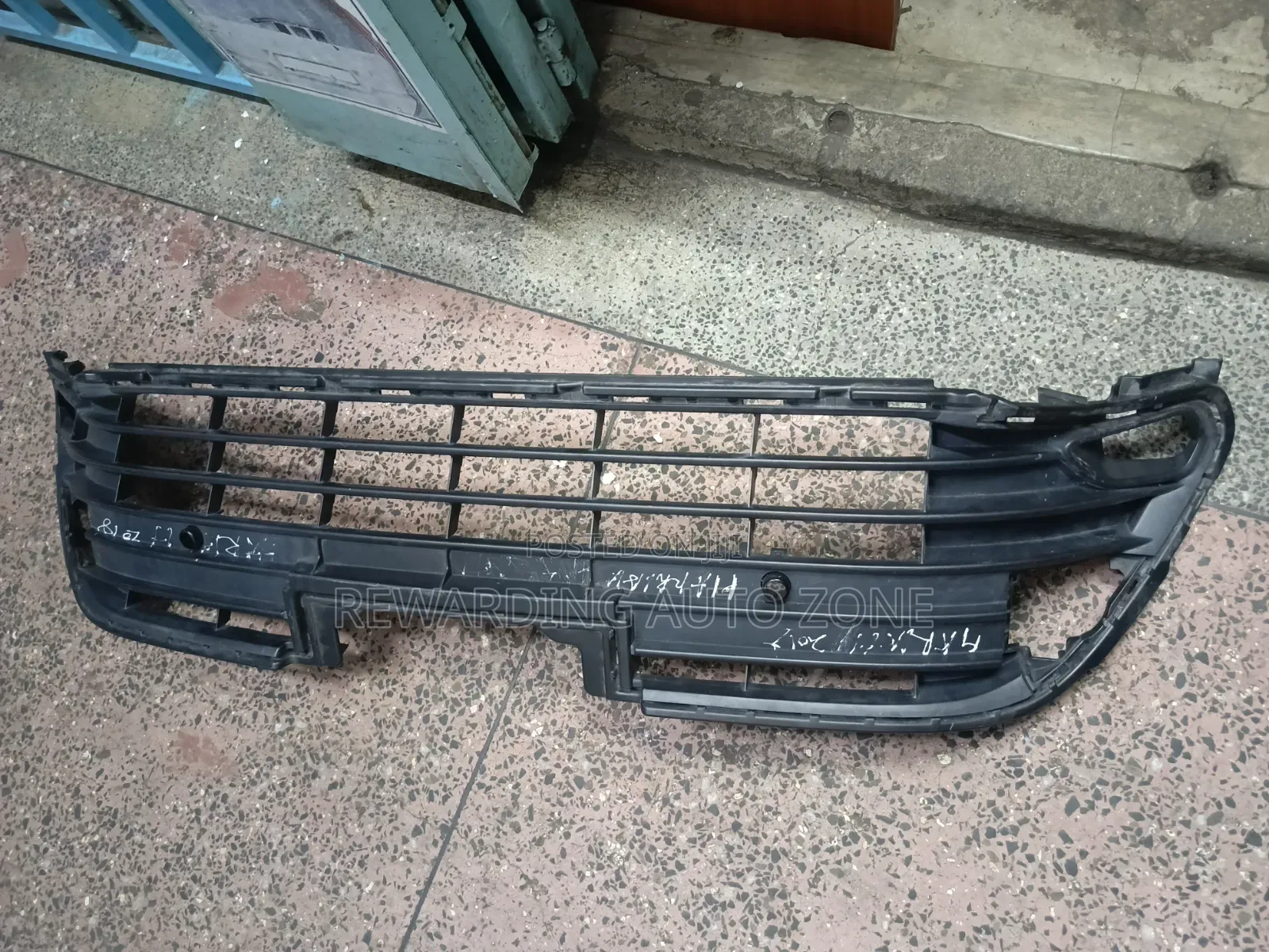 Harrier 2019 Lower Grille