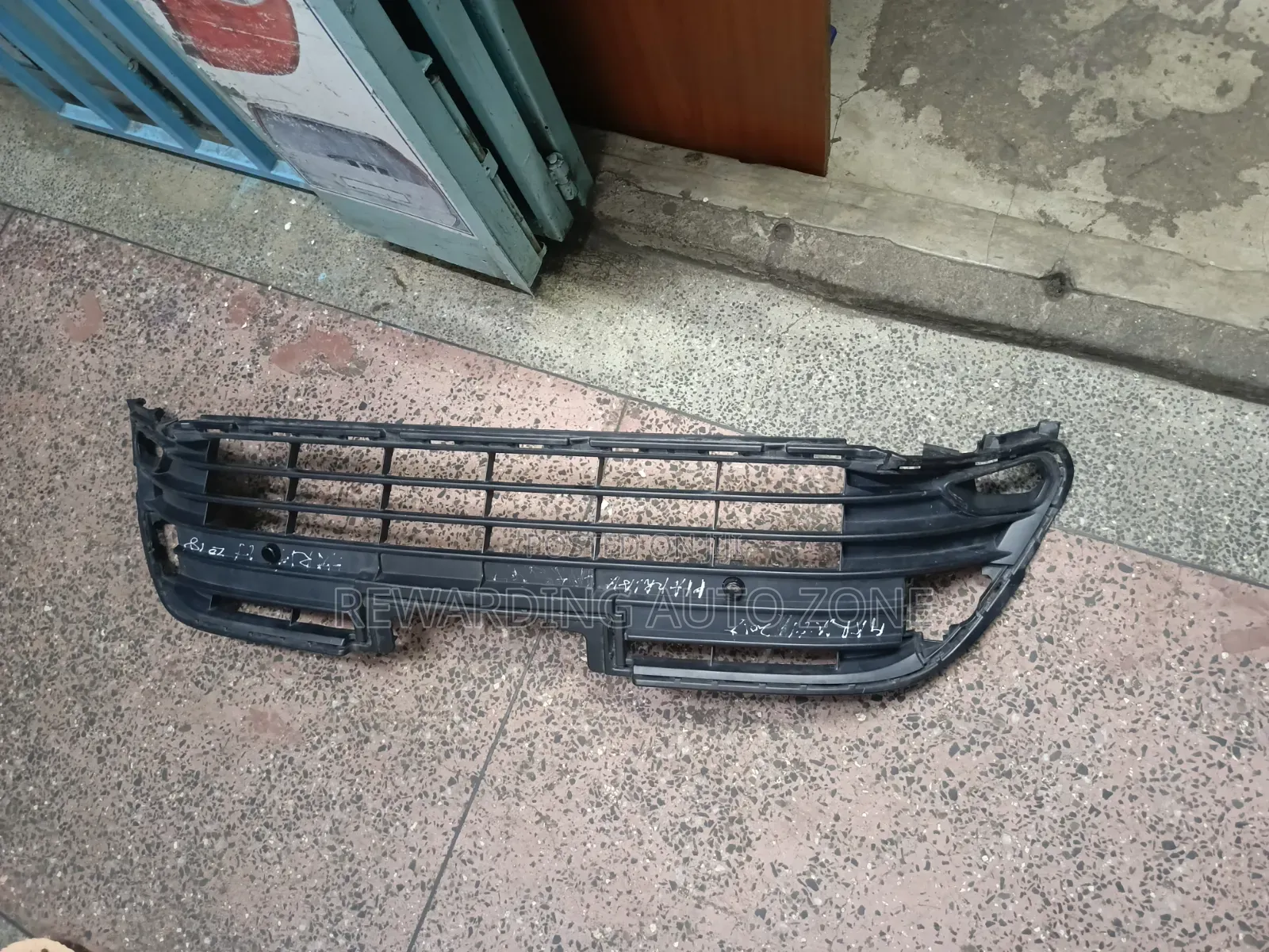 Harrier 2019 Lower Grille