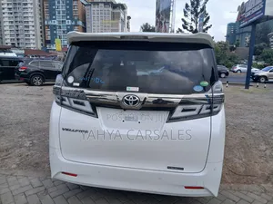 Toyota Vellfire 2019 White