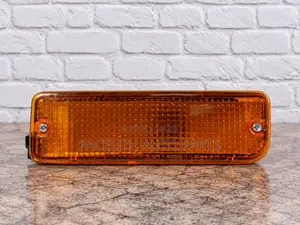 Front Bumper Lamp / Light Toyota Hilux Yn85 1989