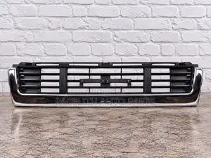 Front Centre Grille Toyota Hilux Ln106 Ln130 1989/1991 Chrome Black