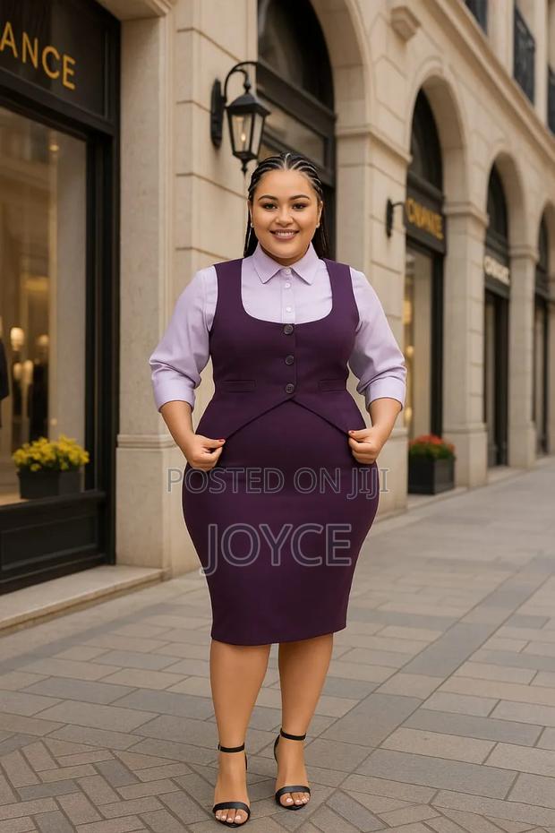 Suit With a Long Sleeved Blouse - thumbnail 2