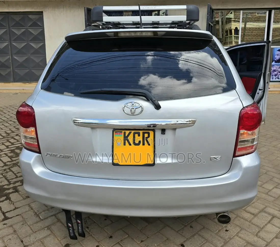 Toyota Corolla Fielder 2011 Silver