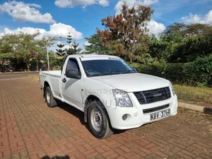 Isuzu D-MAX 2013 White