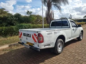 Isuzu D-MAX 2013 White