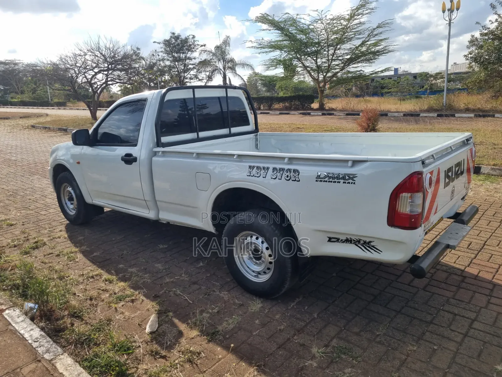 Isuzu D-MAX 2013 White