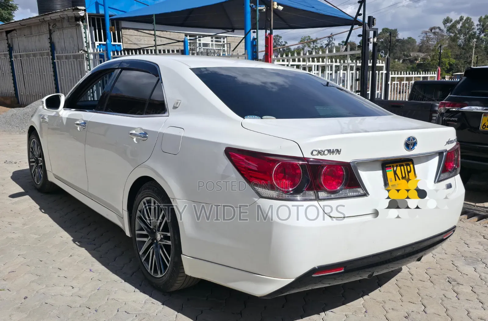 Toyota Crown 2017 White