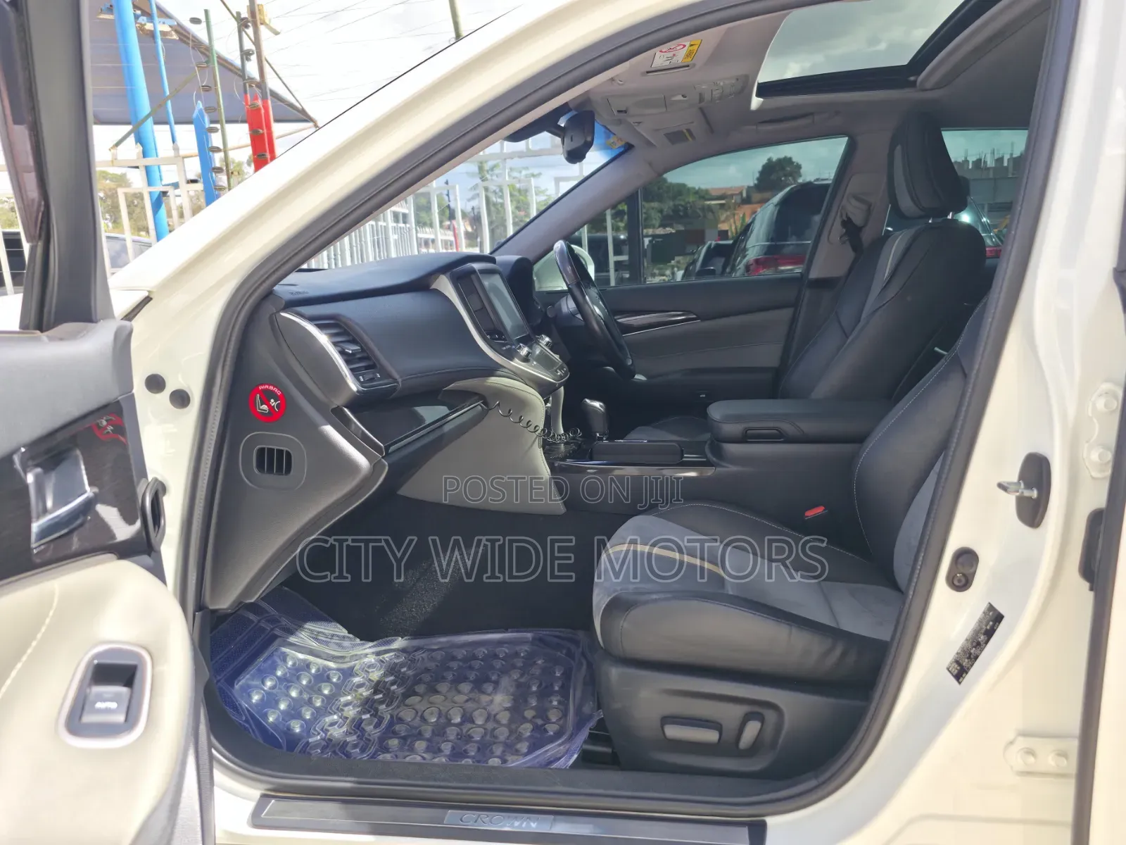Toyota Crown 2017 White