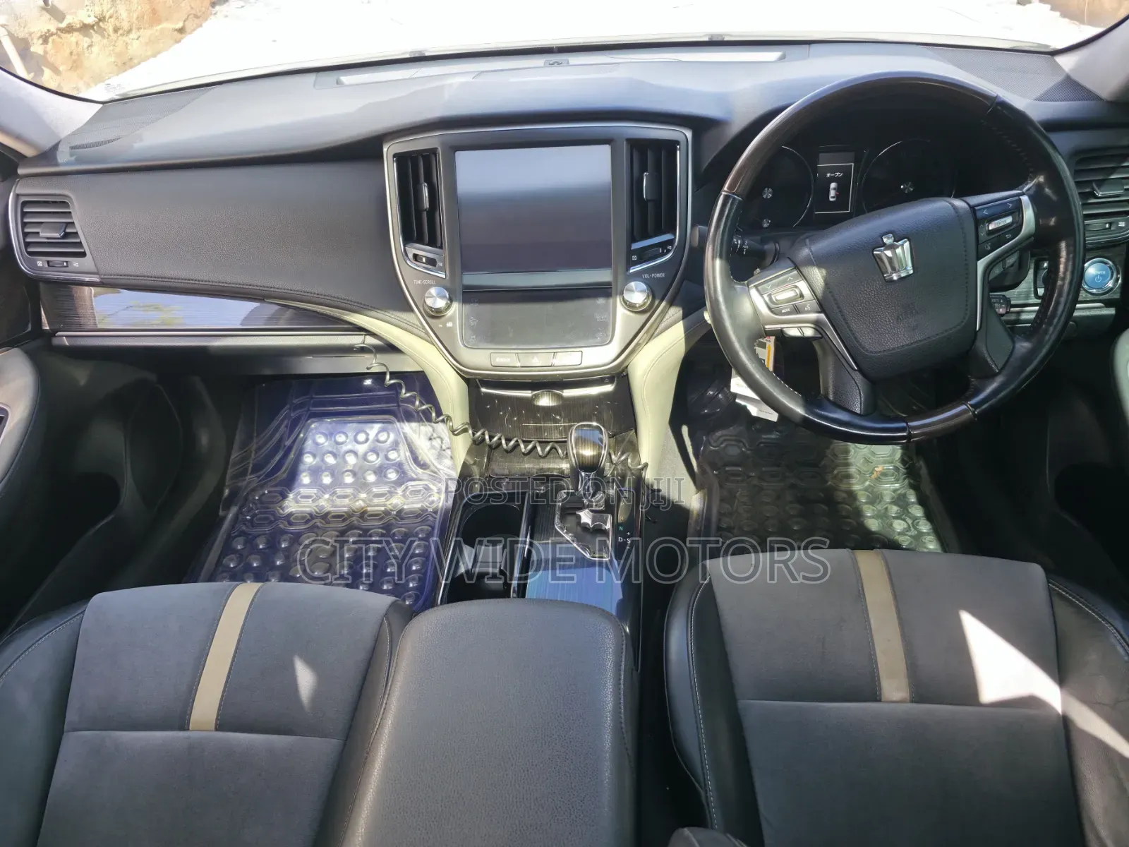 Toyota Crown 2017 White