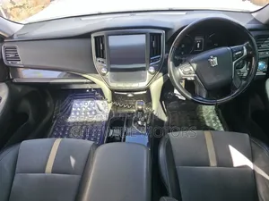 Toyota Crown 2017 White