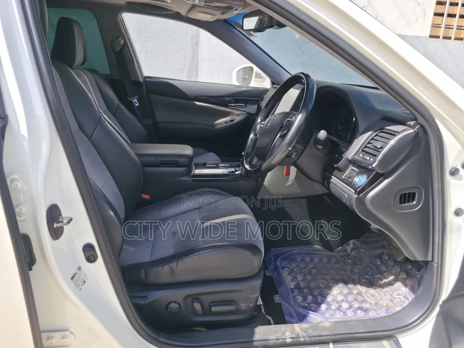 Toyota Crown 2017 White