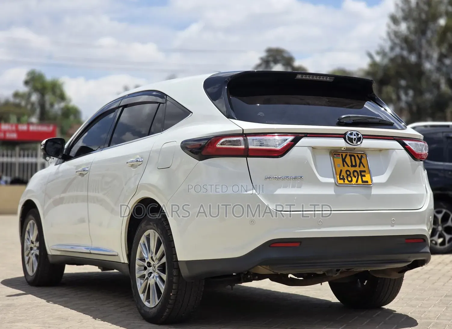 Toyota Harrier 2.0 4WD 2019 White
