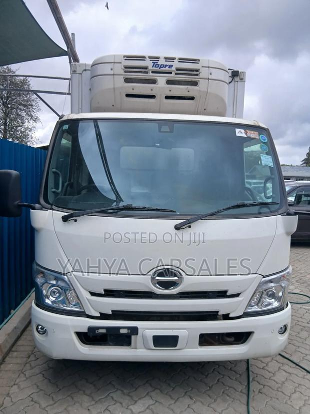 Hino Dutro - main view