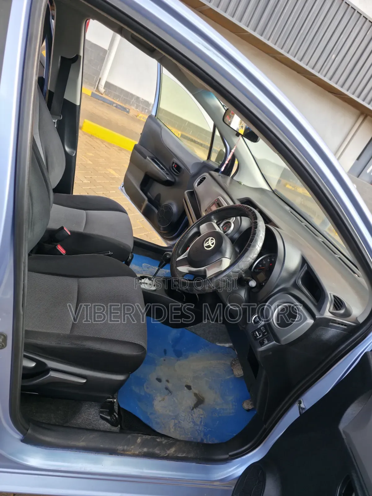 Toyota Vitz 2013 Blue