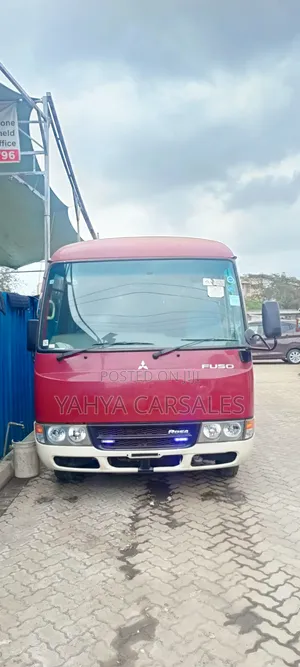 Mitsubishi Fuso Rosa 2018 Red