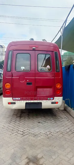 Mitsubishi Fuso Rosa 2018 Red