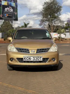 Nissan Tiida 2010 Gold