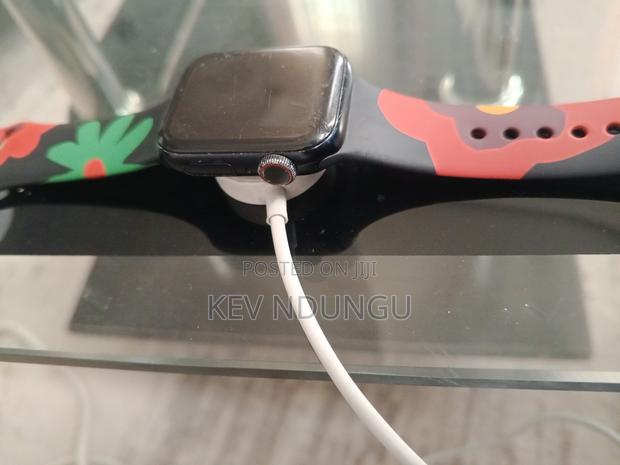 Apple Watch SE 2 - thumbnail 2