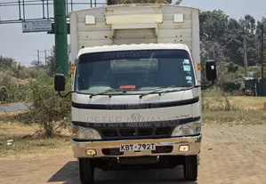 Hino Dutro 2005 White