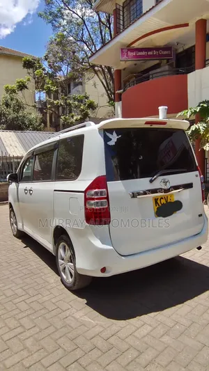 Toyota Noah 2012 Pearl