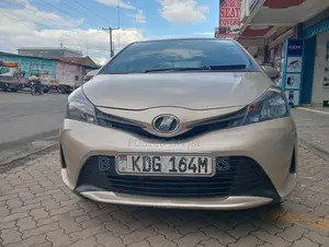 Toyota Vitz 2016 Ivory