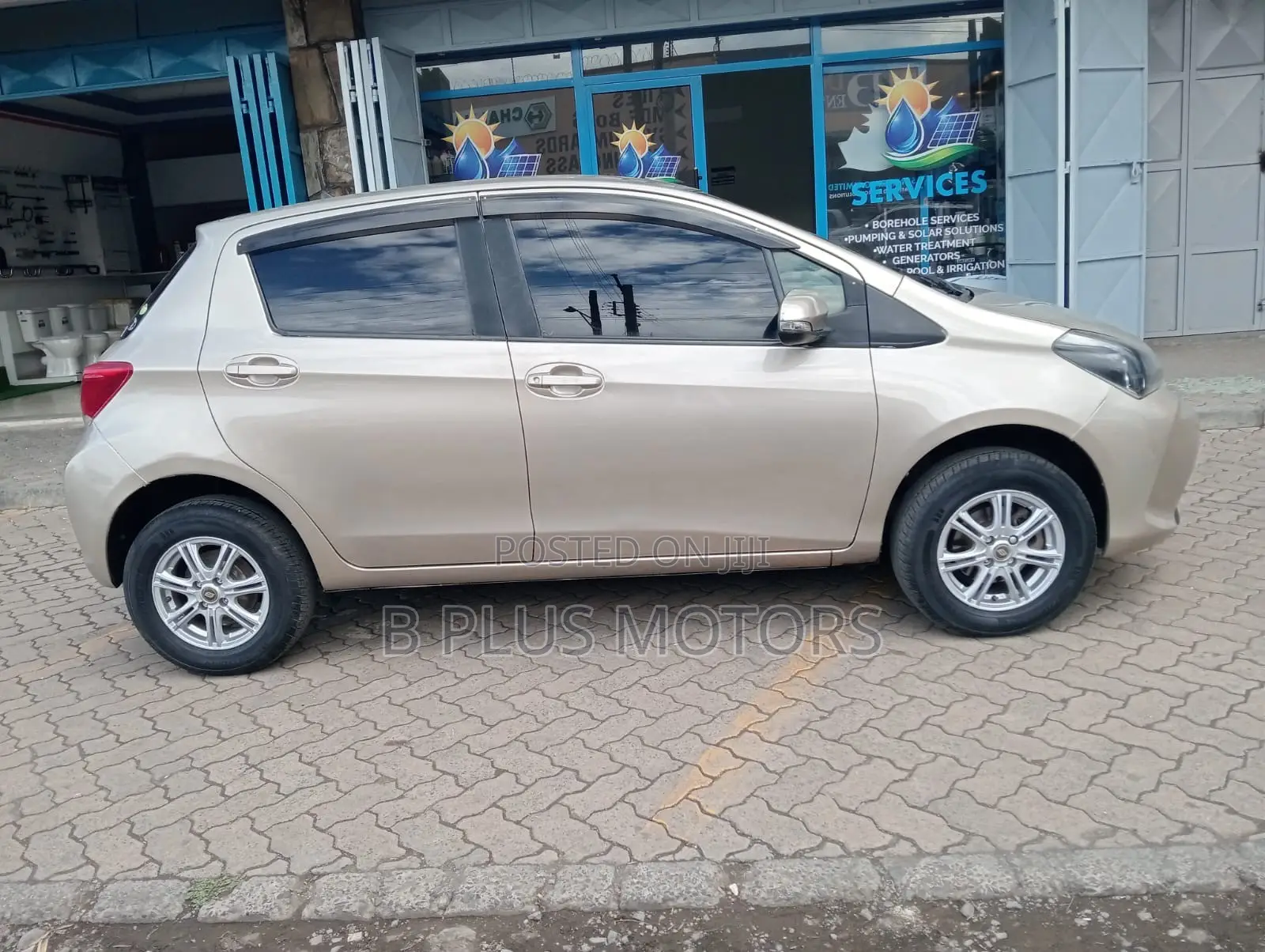 Toyota Vitz 2016 Ivory