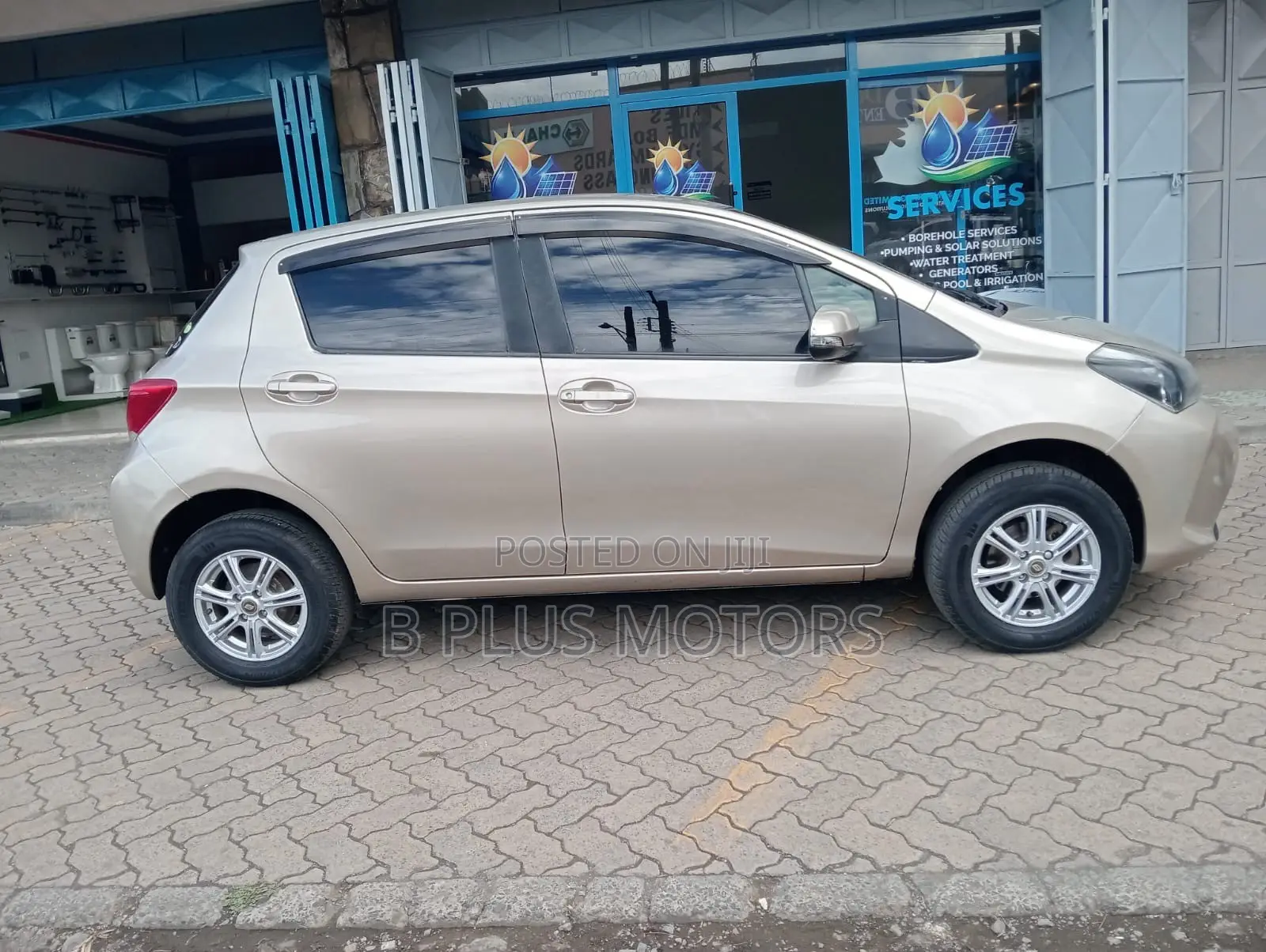 Toyota Vitz 2016 Ivory