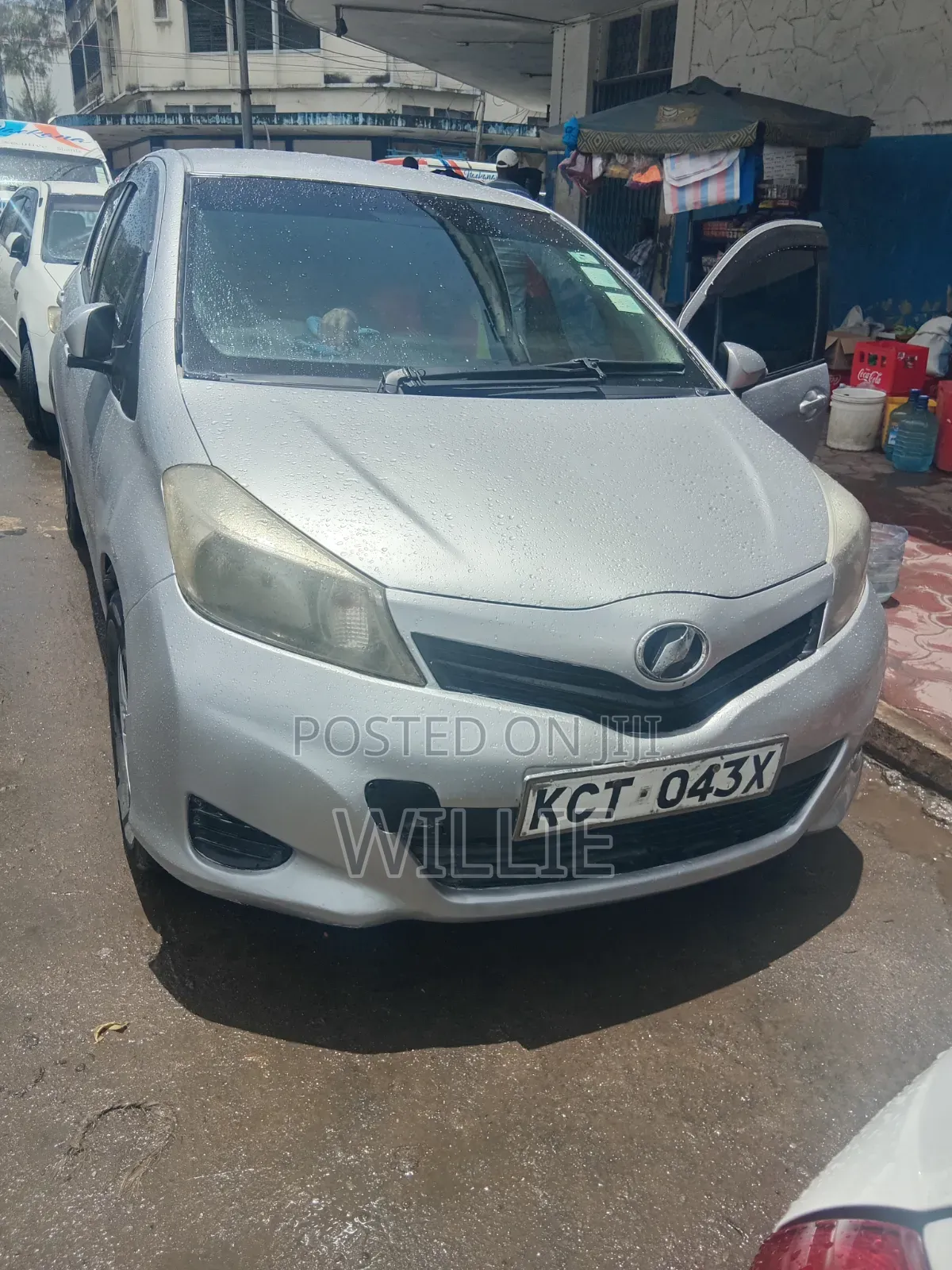 Toyota Vitz 2011 Silver