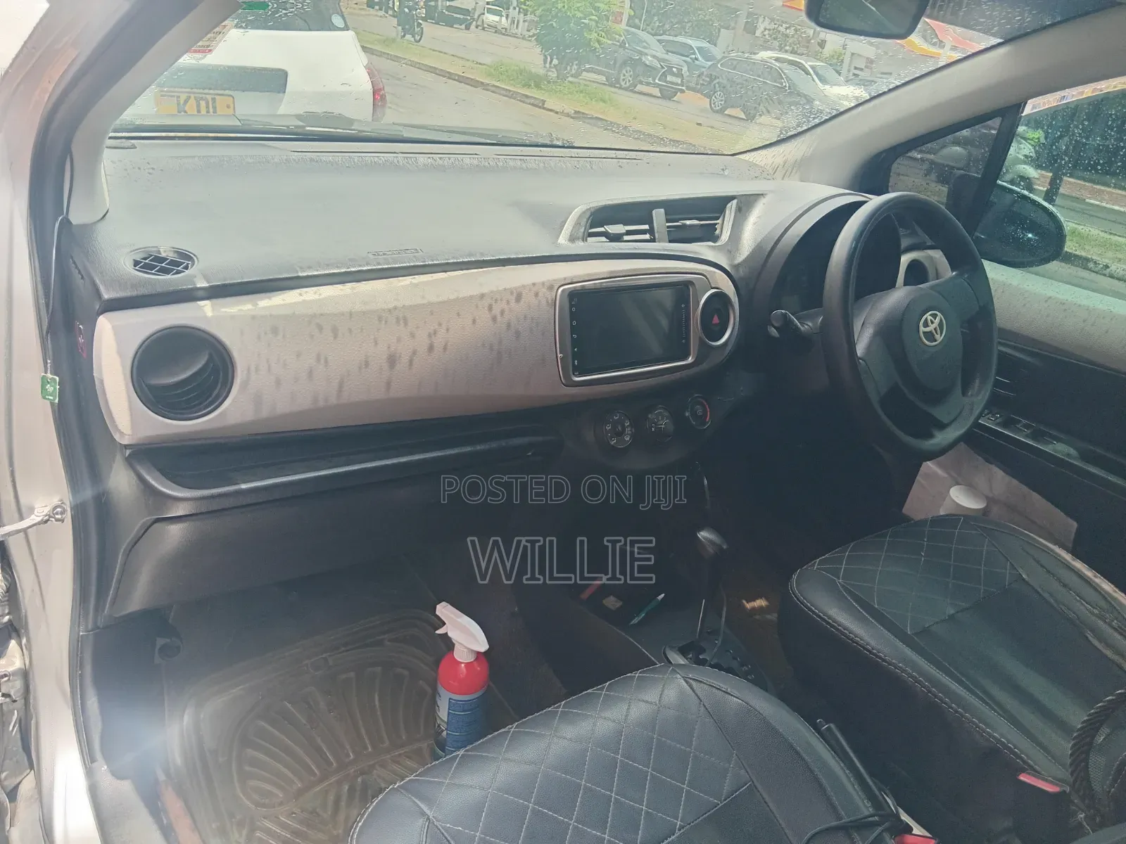 Toyota Vitz 2011 Silver