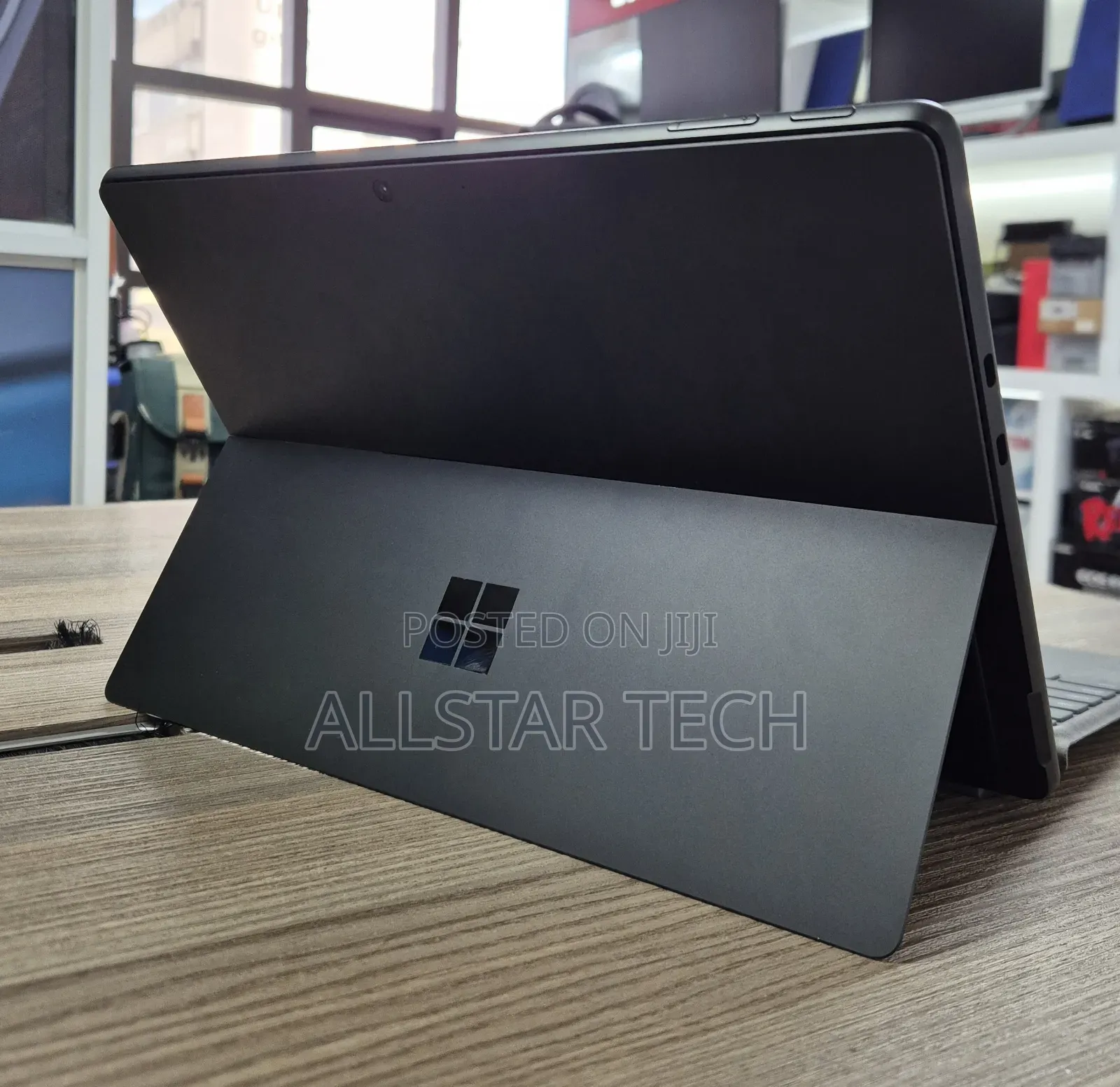 Laptop Microsoft Surface Pro 11th Edition, a Copilot+ PC 16GB SSD 1T