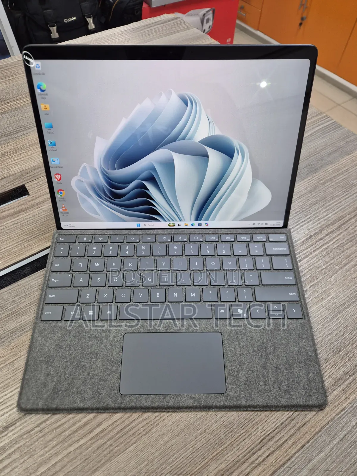 Laptop Microsoft Surface Pro 11th Edition, a Copilot+ PC 16GB SSD 1T