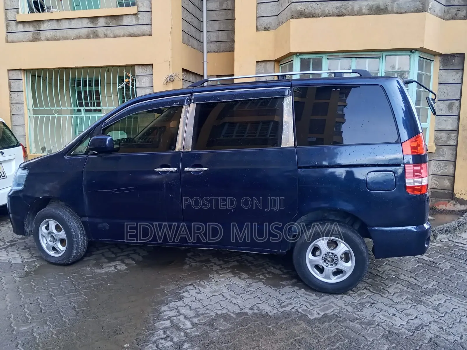 Toyota Noah 2002 Blue