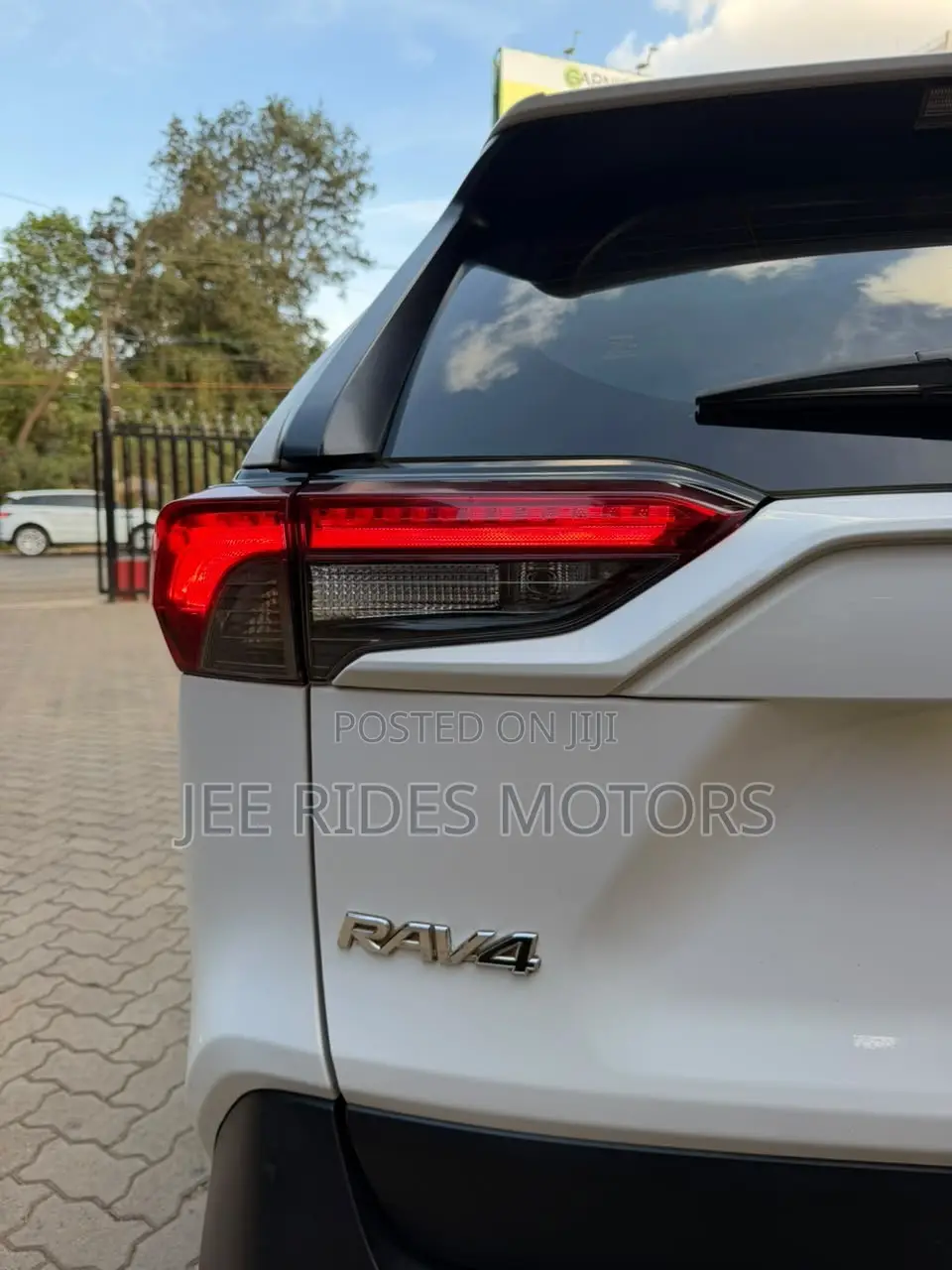 Toyota RAV4 2022 White