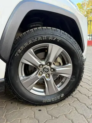 Toyota RAV4 2022 White
