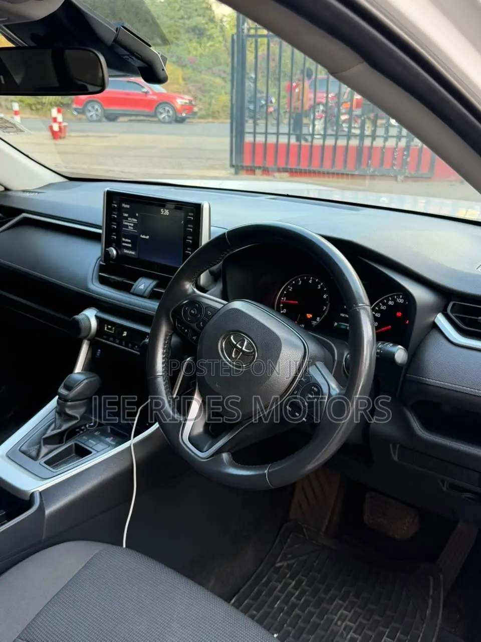 Toyota RAV4 2022 White