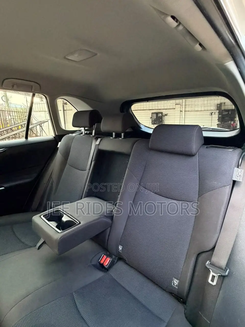 Toyota RAV4 2022 White