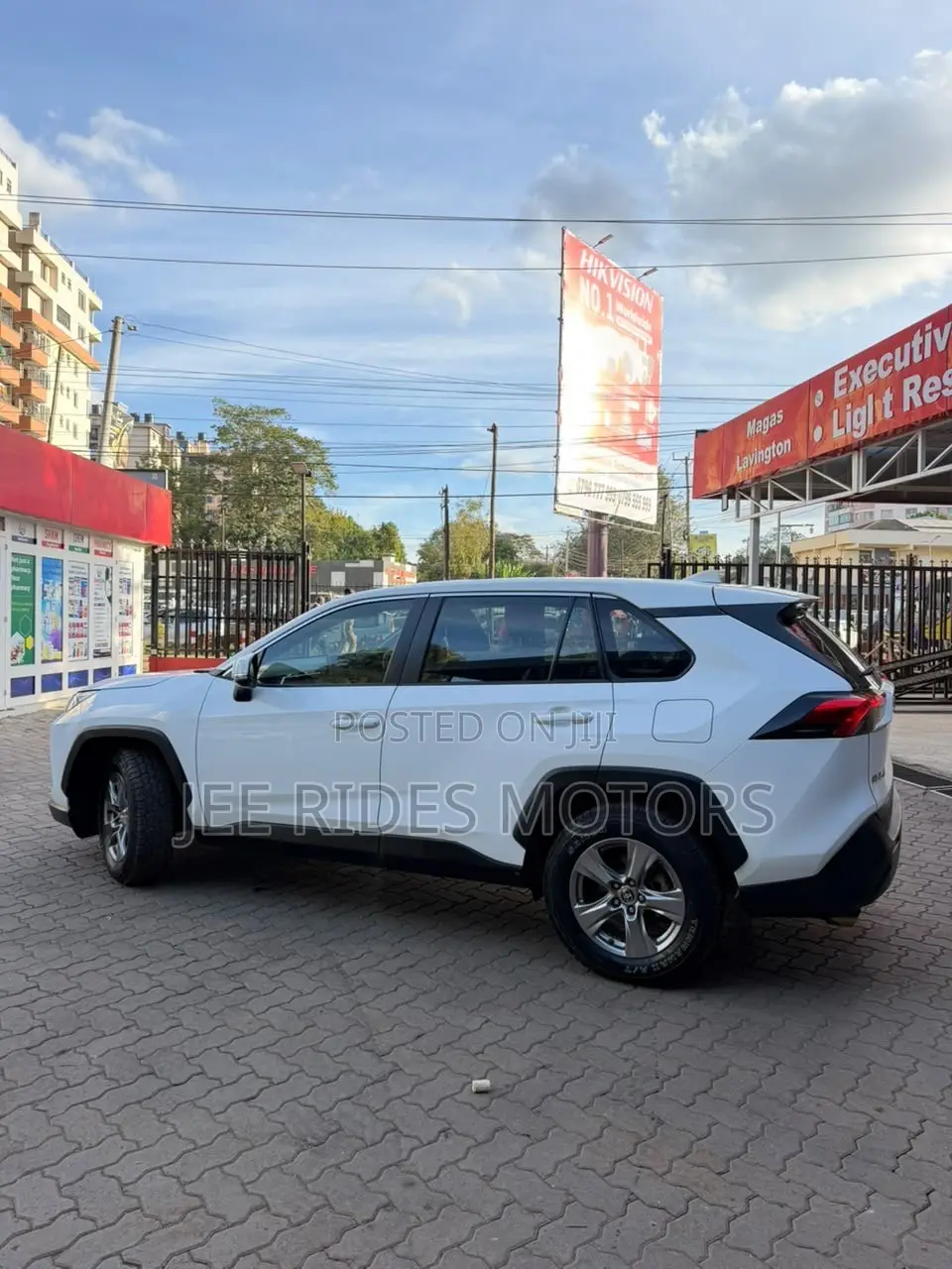 Toyota RAV4 2022 White